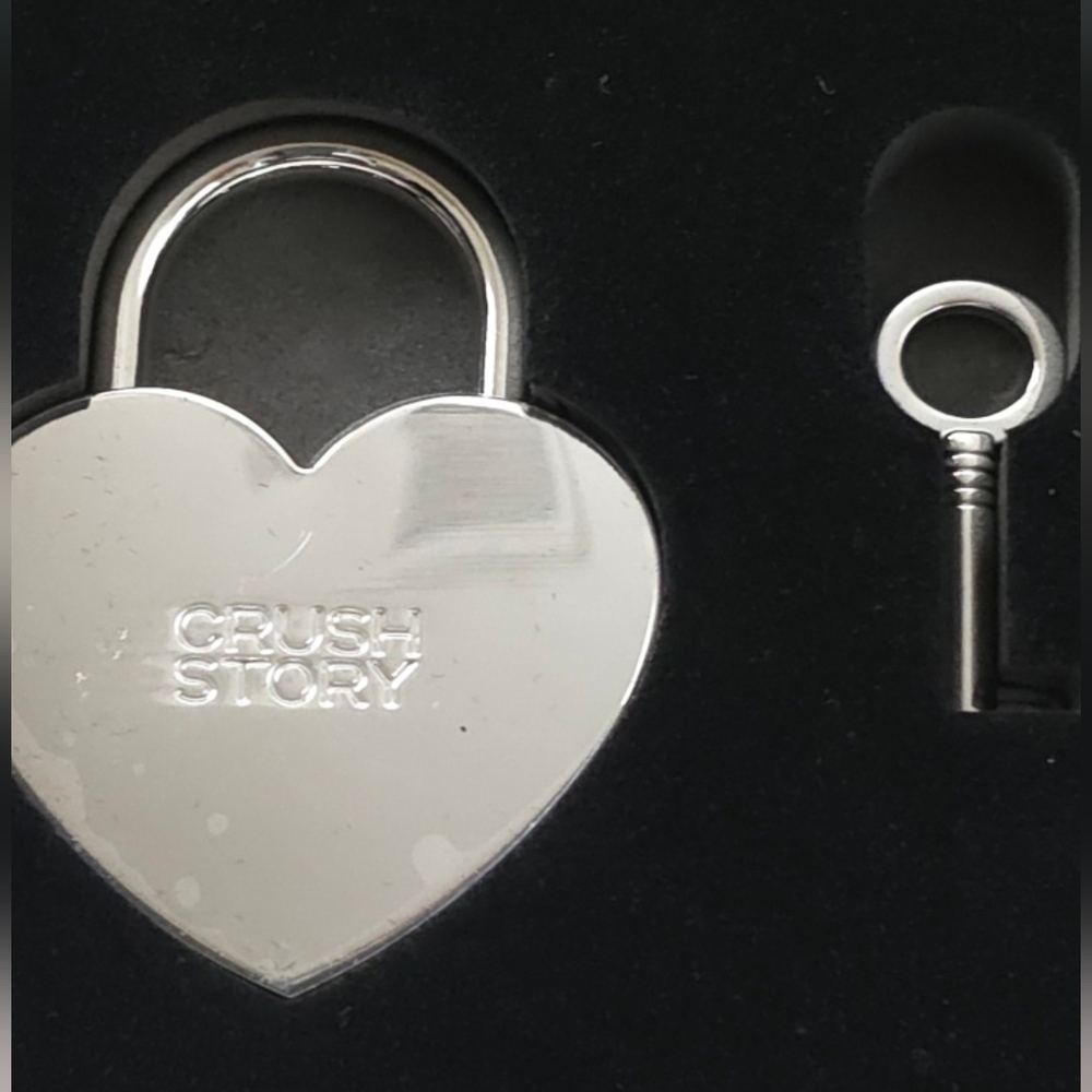 CHANEL Crush Story Heart Lock and Key Set